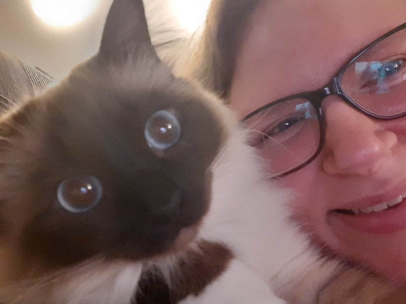 Det er sundt at have kæledyr. Her er det katten Leopold.