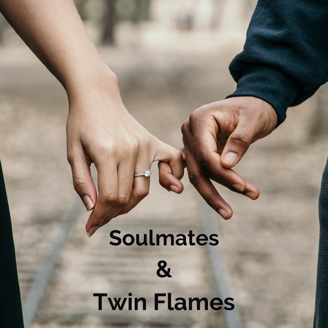 Soulmates og twinflames. Sjælelig kærlighed. Hvad er forskellen på soulmates og twinflames?